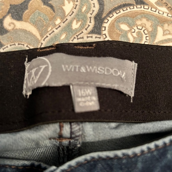 Women’s cropped jeans - Picture 2 of 2